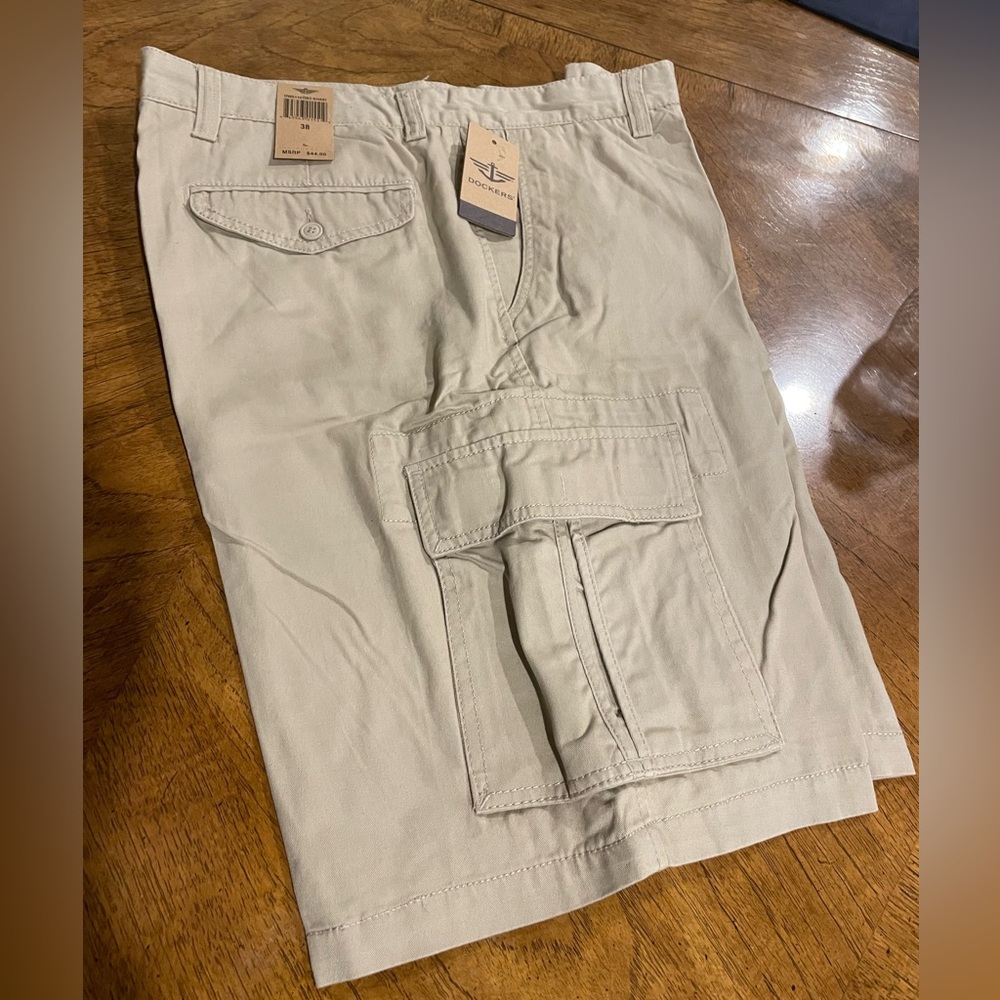 Dockers Men's Cargo Shorts in Light Tan
